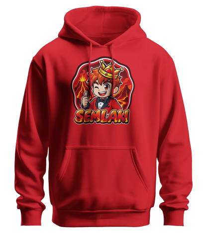 Semlaki Logo Hoodie in Rot: Semlaki mit goldener Krone, rotem Anzug und Daumen hoch vor glühender Vulkan-Kulisse als Frontprint – Creator-Merch von semukri.de