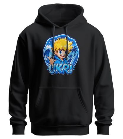 Ukri Logo Hoodie in Schwarz: Ukri mit Shaka-Gruß und Surfboard vor der großen blauen Welle als Frontprint – Creator-Merch von semukri.de
